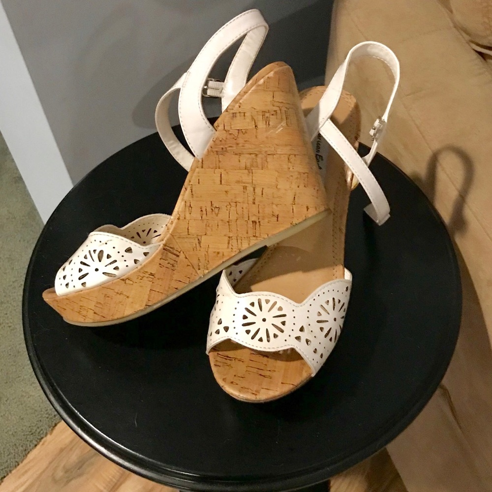 American Eagle white platform wedge sandal
